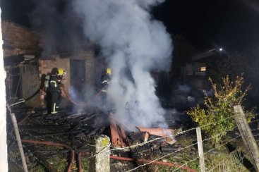 Residência é consumida por incêndio em Siderópolis