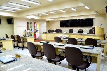 Câmara de Criciúma aprova projetos que reajustam salários no Legislativo e Executivo