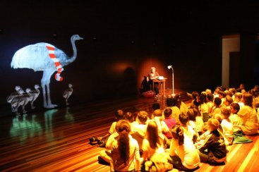 Eranos Círculo de Arte leva poesia para crianças através de apresentação teatral e sessão de cinema