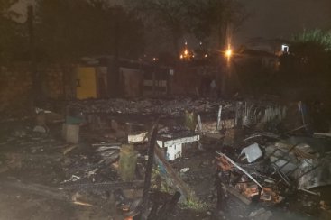 Incêndio destrói casa em Criciúma