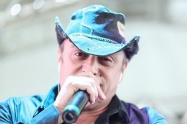 Aos 63 anos, morre o cantor Ivonir Machado 