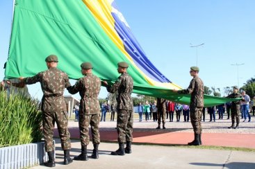 Semana da Pátria inicia com cerimônia de Troca da Bandeira do Brasil em Criciúma
