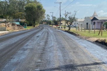 Mais um trecho da Rodovia Juvenal José Silvano recebe asfalto em Içara