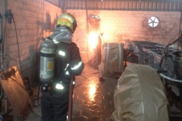 Oficina de caminhões é atingida por incêndio em Içara