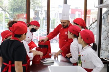 Escola de gastronomia proporciona aprendizado único em Criciúma