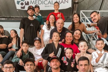 Projeto Amigos da Esperança conquista oito medalhas no Circuito Catarinense de Jiu-Jitsu