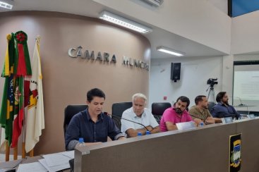 Imbituba: Câmara de Vereadores anula sessão que cassou prefeito e Rosenvaldo Júnior é reconduzido ao cargo