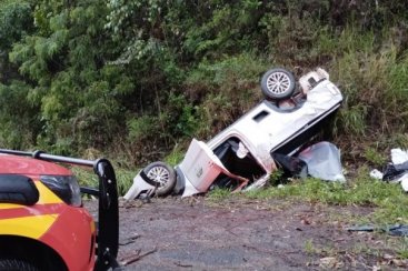 Motorista perde controle da direção e capota carro na SC-108, em Urussanga