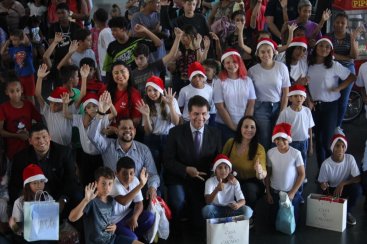 Campanha do Natal Solidário: entrega de presentes marcam iniciativa da Prefeitura de Criciúma