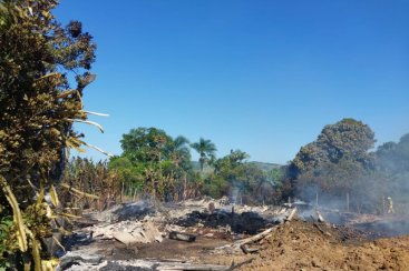  Incêndio atinge empresa de móveis em Jaguaruna