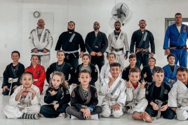 Atletas do Projeto Amigos da Esperança buscam título mundial de jiu-jítsu sem kimono em São Paulo