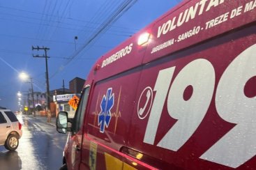 Idosa é encaminhada ao hospital após ser atropelada no Centro de Jaguaruna