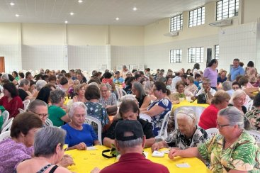 Tarde de bingo em Cocal do Sul marca a volta das atividades dos grupos de mães e idosos