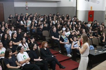 Dia da Mulher no Colégio Satc é celebrado com palestras sobre Empoderamento Feminino  