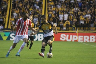 Criciúma encara o Hercílio Luz neste sábado em jogo de ida das quartas de final do Catarinense