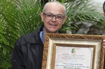 Câmara presta homenagem póstuma ao jornalista Silmar Vieira, Cidadão Honorário de Nova Veneza