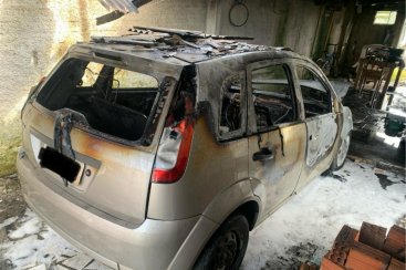 Criciúma: incêndio destrói carro que estava estacionado em garagem 