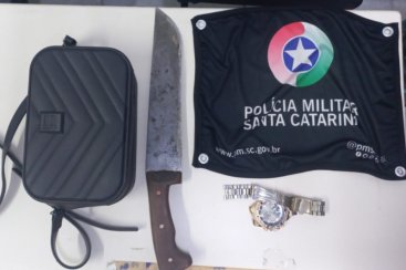 Após roubar bolsa de mulher armado com uma faca, homem é preso em Criciúma