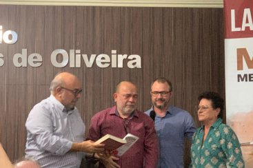 Livro ‘Milton Mendes de Oliveira, filho de mineiro, advogado e deputado’ é lançado em Criciúma