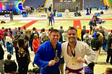 Atletas de jiu-jitsu de Siderópolis conquistam dois títulos no campeonato internacional em Curitiba