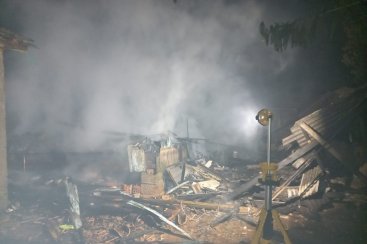 Casa é destruída por incêndio em Jacinto Machado