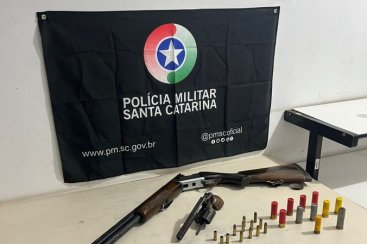 Homem é preso em Meleiro após PM encontrar espingarda, revólver e munições