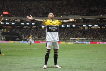 Feliz com gol contra Atlético Mineiro, Matheusinho almeja manter desempenho na Série A