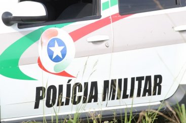 Criciúma: PM apreende drogas escondidas em terreno