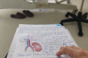 Projeto do HSJosé leva mensagens de carinho aos pacientes que aguardam por um transplante renal 