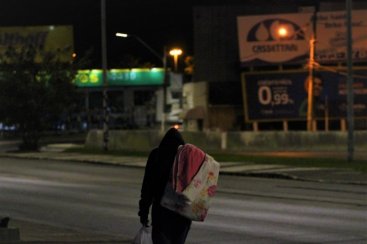 Após temperaturas diminuírem, Prefeitura de Criciúma intensifica abordagem a moradores em situação de rua