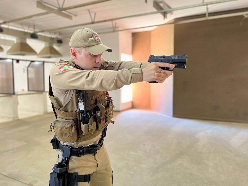 Policiais do 9° BPM recebem novos armamentos e passam atuar com pistolas de fabricação italiana — foto 2