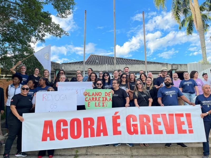 Estado deve contratar professores para o lugar dos grevistas, afirma governador Jorginho Mello